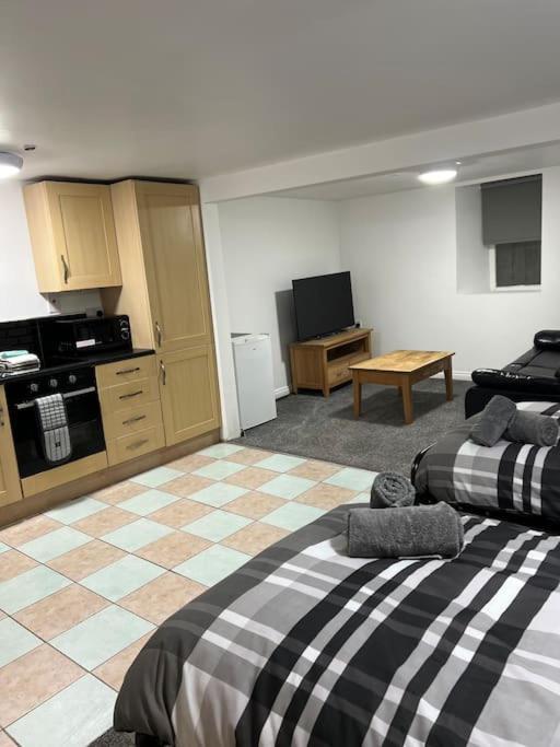 Studio Flat Twin - Town Centre Мертір-Тідвіл Екстер'єр фото