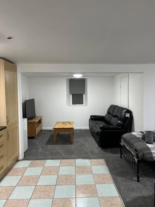 Studio Flat Twin - Town Centre Мертір-Тідвіл Екстер'єр фото